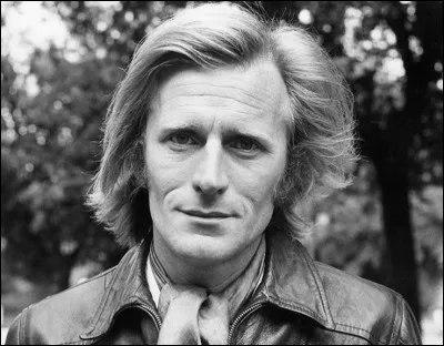 Quel est le vrai nom de ce chanteur ?