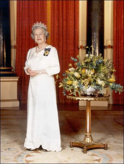 La Reine Elisabeth II est toujours entourée de ses compagnons à 4 pattes, de quelles race sont-ils ?