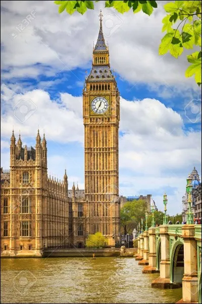 Comment s'appelle la célèbre horloge de Londres ?