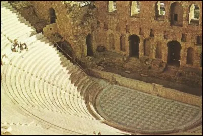 Dans quelle ville peut-on admirer cet "odéon" ?