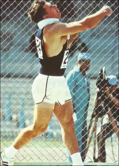 Quel nom porte ce lanceur de disque, quatre fois champion olympique ?