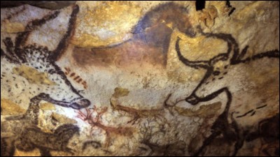 Dans quel département se situe la grotte de Lascaux, connue pour ses peintures de l'art préhistorique ?