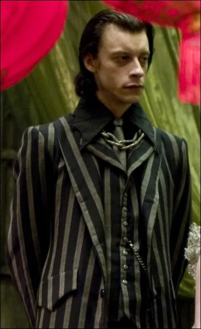 Quel est le nom du vampire invité à la soirée de Slughorn ?