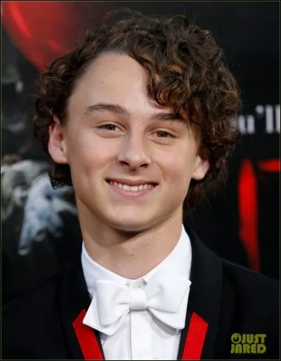 Quel âge a Wyatt Oleff ?
