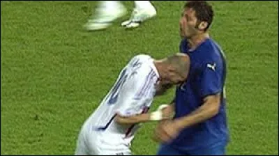 Quel joueur italien a pris un coup de boule par Zin&eacute;dine Zidane lors de la finale de la Coupe du monde de football en 2006 ?