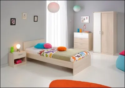 Dans ta chambre, les murs sont...