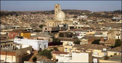 Etat indépendant depuis 1993 après un long conflit avec son voisin - Le Royaume de Saba - Pays bordé par la Mer Rouge - Le tigrigna est la langue majoritairement parlée, une langue d'origine sémitique.