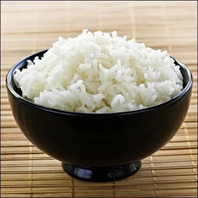 Choisissez la réponse correcte : " Rice is always ...... with your meal " ?