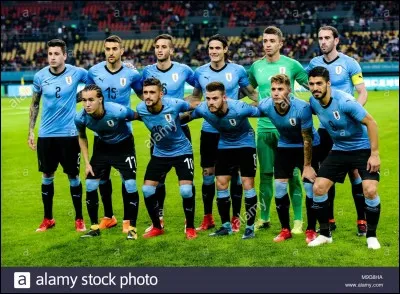 Combien d'étoiles figurent sur le maillot de l'Uruguay ?