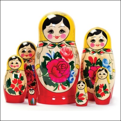 Quel nom russe est donné aux poupées traditionnelles ?