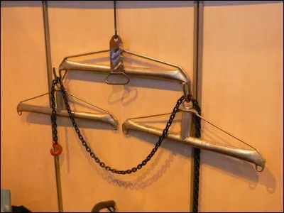 Entre le cheval et la voiture ou l'outil, une pièce transmet la force de l'un à l'autre, c'est :