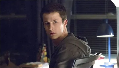 Que décide de faire Clay après avoir lu de nombreux commentaires négatifs sur son témoignage et sur le procès en général ?