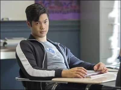 Sélectionne ce dont révèle Zach à propos de Hannah.