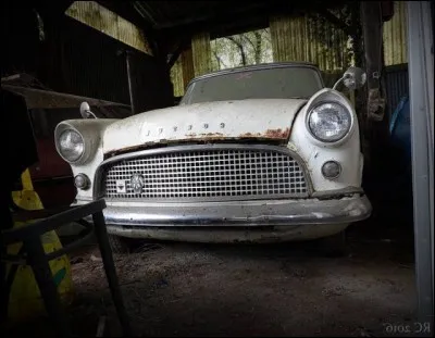 Quelle est cette auto qui ne semble pas en si mauvais état ?