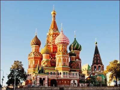 Quelle est la nationalité du chat Kotek qui a vécu sur le Sedov, le plus grand voilier navire-école du monde ?