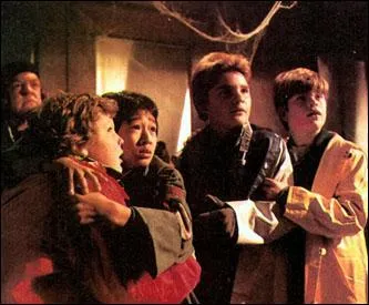 La bande de copains des 'Goonies' part  la recherche de quoi ?