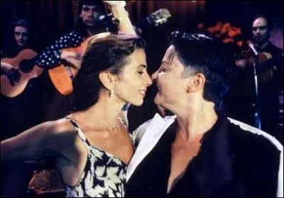 Qui joue le mari tromp de Victoria Abril dans 'Gazon Maudit' ?