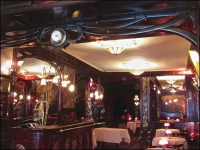 Quel restaurant parisien a prêté son nom à une chanson de Serge Gainsbourg ?