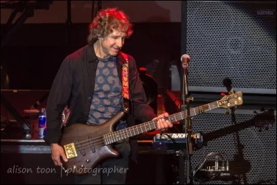 De quel projet musical Pete Trewavas le bassiste a-t-il fait partie ?