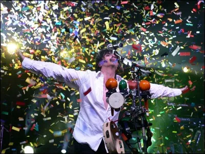 Quel album a été partiellement financé par les fans qui ont accepté de prépayer l'album avant qu'il ne soit enregistré ?