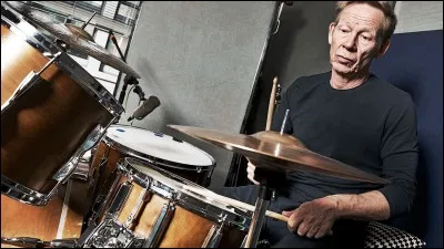Qui était le premier batteur du groupe ?
