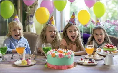 Un anniversaire est organis&eacute;.