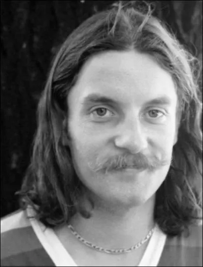 C'tait  ses dbuts ... pas les moyens de s'offrir le coiffeur ... . j'ai fait un quizz sur lui