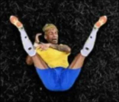 Quelle lettre Neymar a-t-il prise comme position ?