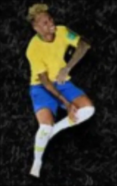 Quelle lettre Neymar présente-t-il ici ?