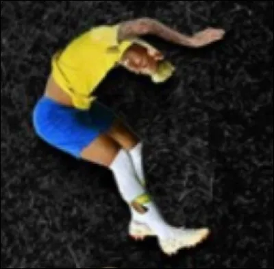 Quelle lettre Neymar a-t-il prise comme apparence ?