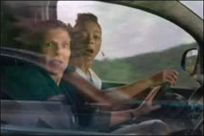 Thérèse a eu un accident de voiture lorsqu'elle était en conduite accompagnée avec Mirta. Qui est la victime de la voiture qu'elle a percuté ?