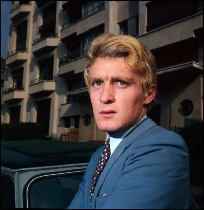 "Il a crié crié, pour qu'elle revienne !" est tiré de la chanson : ...