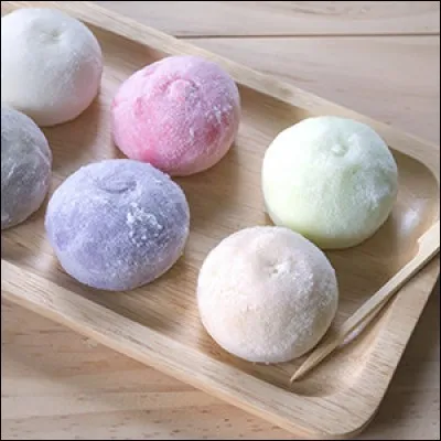 Quel est le nom de la préparation de riz gluant accompagnant plusieurs recettes au Japon ?