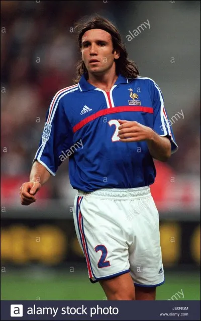 Quelle chanson le défenseur Vincent Candela a-t-il popularisée ?