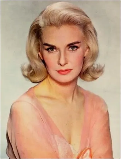 Joanne Woodward, 2ème et dernière épouse de Paul Newman, interpréta au cinéma une Eve particulière, à multiples personnalités, à partir d'une histoire vraie. La vraie Eve avait 20 personnalités différentes en elle. Combien en a conservé le film ?