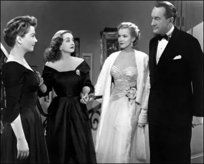 Dans ce film, Bette Davis est exceptionnelle en actrice à succès rattrapée par l'âge et surtout poussée dehors par une débutante sournoise... Bette joue Margo Channing et Anne Baxter est Eve Harrington. Quel est le titre de ce très bon film de Joseph L. Mankiewicz ?