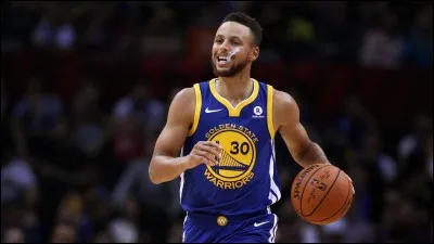 Qui est ce basketteur qui joue actuellement au Golden States Warriors ?