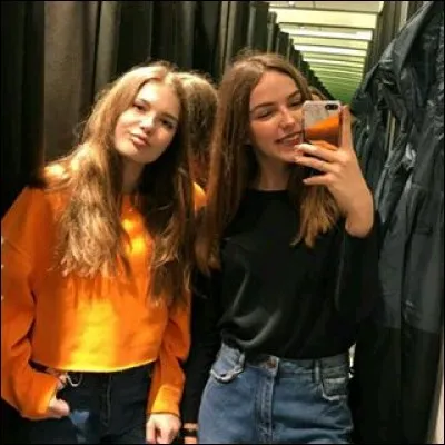 Qui est sa grande amie youtubeuse ? (avec elle sur la photo)