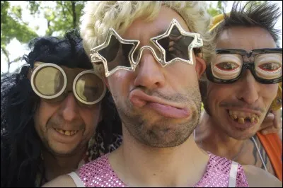 Quelle est la chanson la plus connue du groupe de rock suisse "Explosion de Caca"?