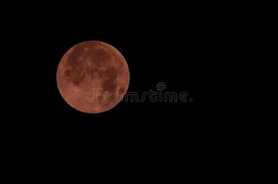 C'était le 8 août 2018 que nous pouvions apercevoir la Lune de couleur rouge dans le ciel. (Éclipse lunaire)