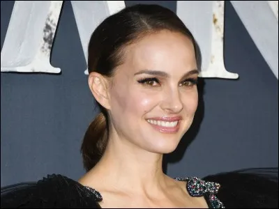 Dans la prélogie, quelle actrice incarne Padmé Amidala ?