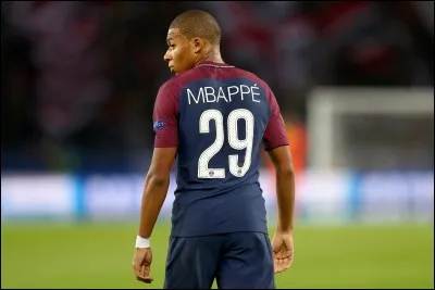 À 19 ans, Kylian Mbappé est le deuxième joueur le plus jeune à marquer en finale. Qui le devance dans ce classement ?
