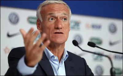 En plus de Didier Deschamps, qui sont les deux autres personnes à avoir gagné la Coupe du monde en tant que joueur et entraîneur ?