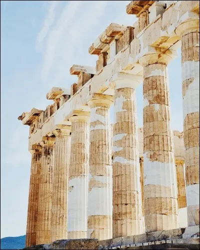 Un monument semblable &agrave; celui-ci est visible dans ...