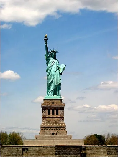 Dans lequel de ces clips pouvons-nous voir une petite statue de la Libert&eacute; ?