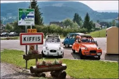 Comme les propriétaires de ces 3 Deudeuches, nous sommes à Kiffis. Village Haut-Rhinois, il se situe dans l'ancienne région ...