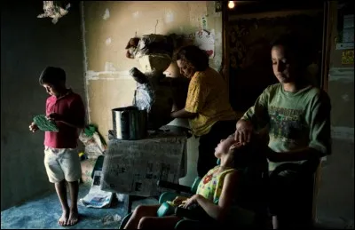 Que fabrique la maman de cette famille mexicaine immigrante vivant au Texas considérée comme non-état-unienne ?