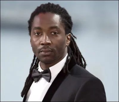 Comment s'appelle le copain de Laure ?