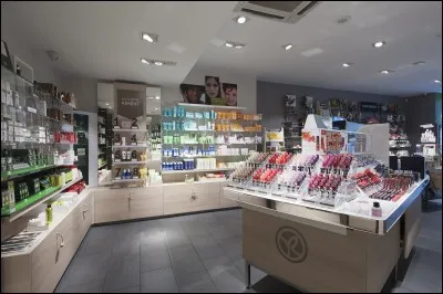 Quelle enseigne a pour slogan : "Se réinventer chaque jour" ?