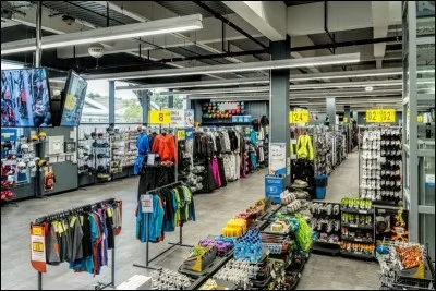 Quelle enseigne a pour slogan : "A fond la forme" ?